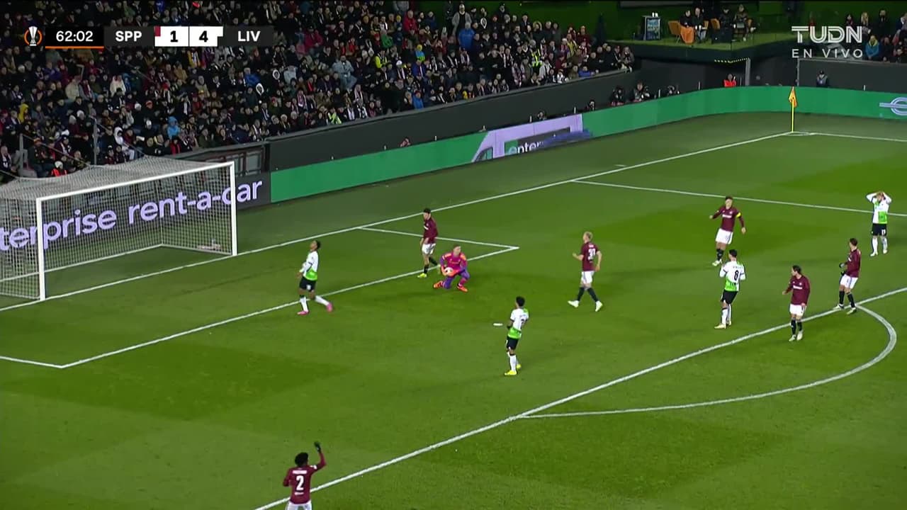 ¡TIRO ATAJADO! disparo por Cody Gakpo.