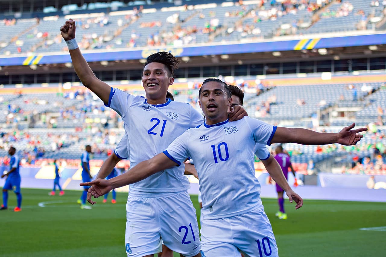 Fue así como llegó el primer gol del partido al minuto 21 de la parte inicial con el tanto de Gerson Mayen.