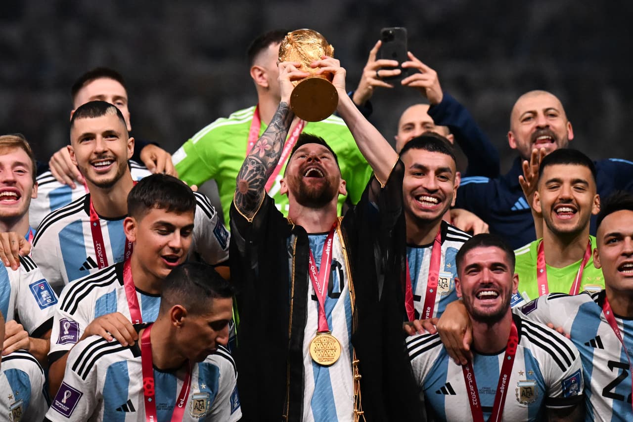La selección de Argentina recibe la copa del mundo