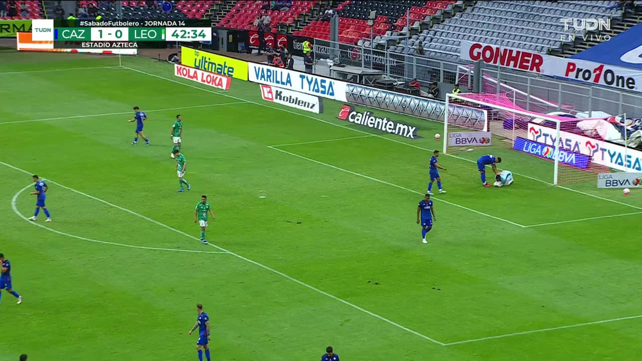 ¡TIRO ATAJADO! disparo por Iván Moreno.