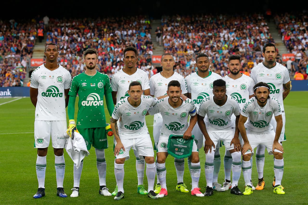 Sin embargo, el amistoso contra el Barcelona es un paréntesis para una situación deportiva complicada: el Chapecoense busca eludir el descenso.