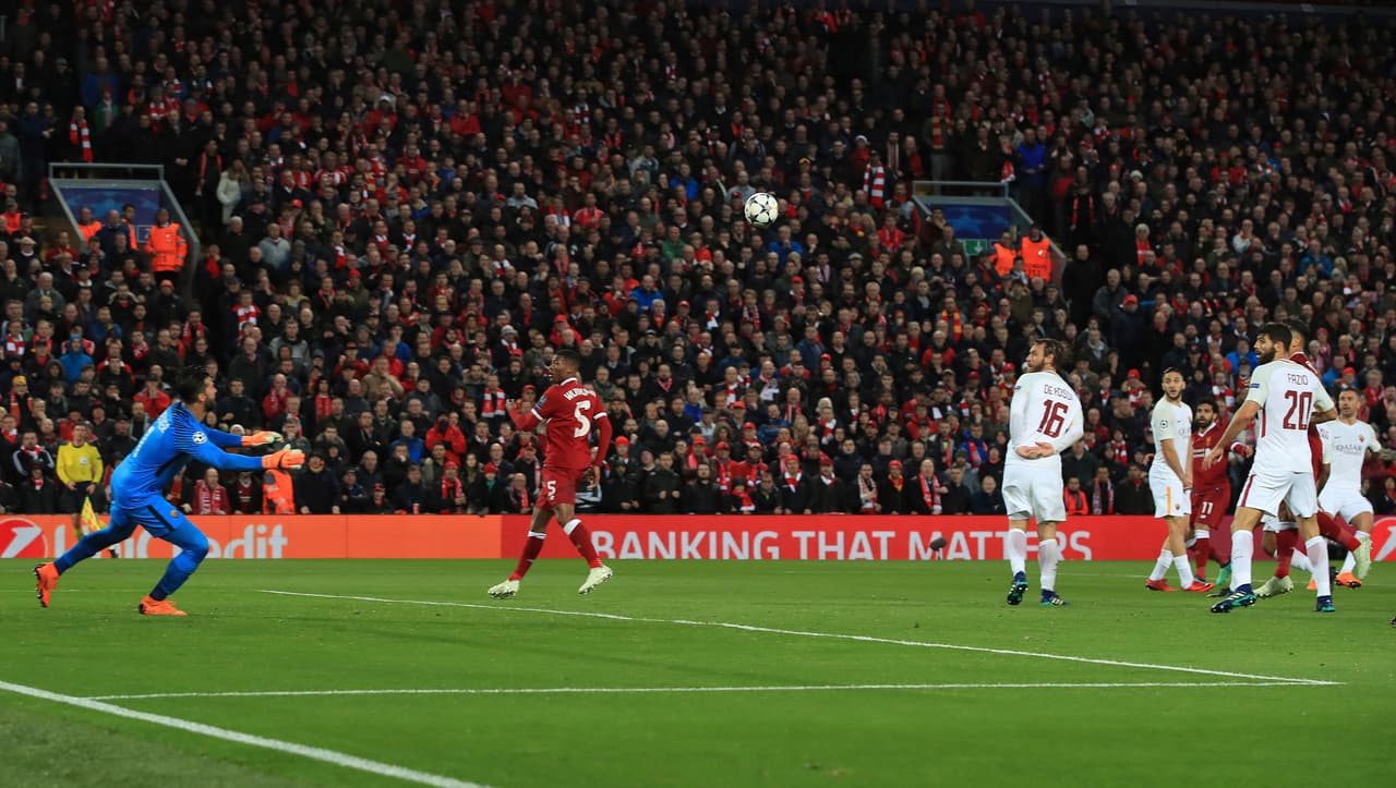 Los espectadores en Anfield un golazo del egipcio que hizo celebrar a un estadio que vive con pasión el fútbol.