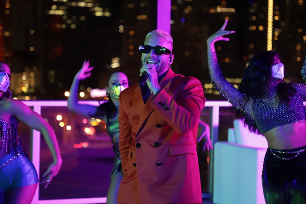 Maluma tuvo participación durante el evento con su más reciente éxito ‘Hawai’.