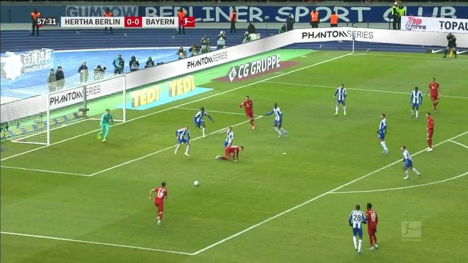 Tiro desviado de Ivan Perisic