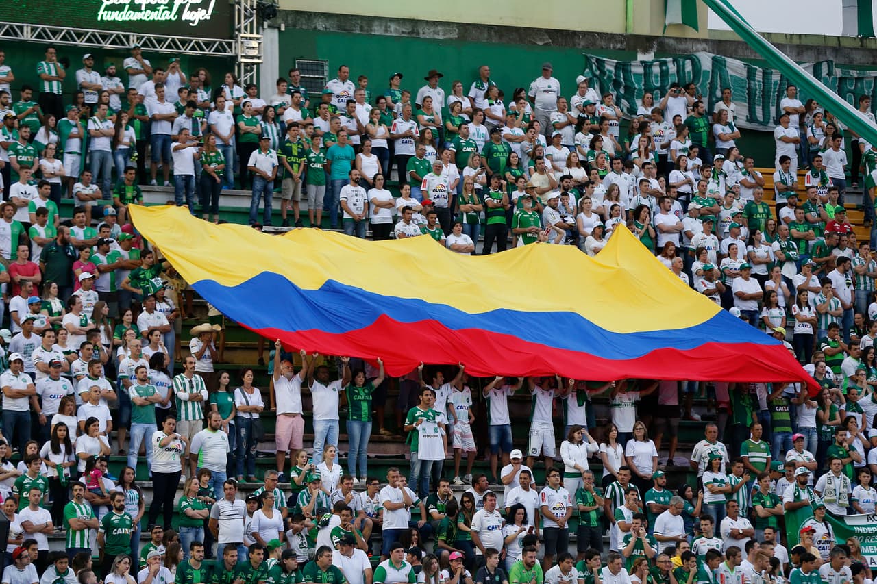 La bandera tricolor de Colombia ondea desde entonces con orgullo en las tribunas del Arena Condá, pero querían hacerle un homenaje mayor.