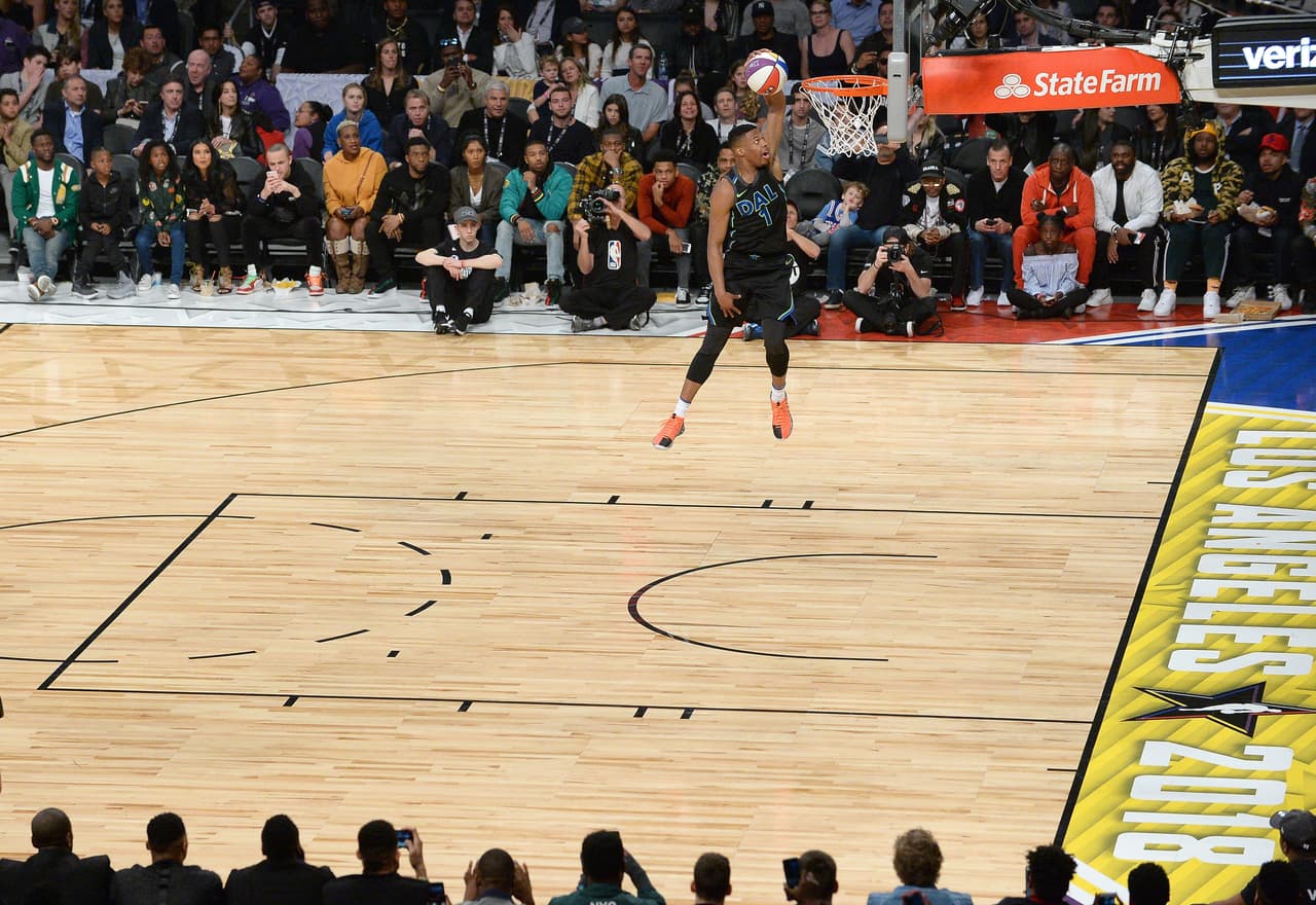 Donovan Mitchell, jugador del Utah Jazz, se convirtió en campeón del concurso de clavadas al vencer a Nance Jr. por 98-96. Te presentamos las mejores ejecuciones de la noche.