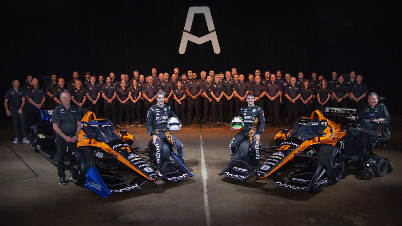 Arrow McLaren SP es la nueva escudería en la IndyCar que tiene a los últimos campeones de la Indy Lights, el mexicano Patricio O’Ward, campeón de 2018 y Oliver Askew norteamericano coronado en 2019.
<br>