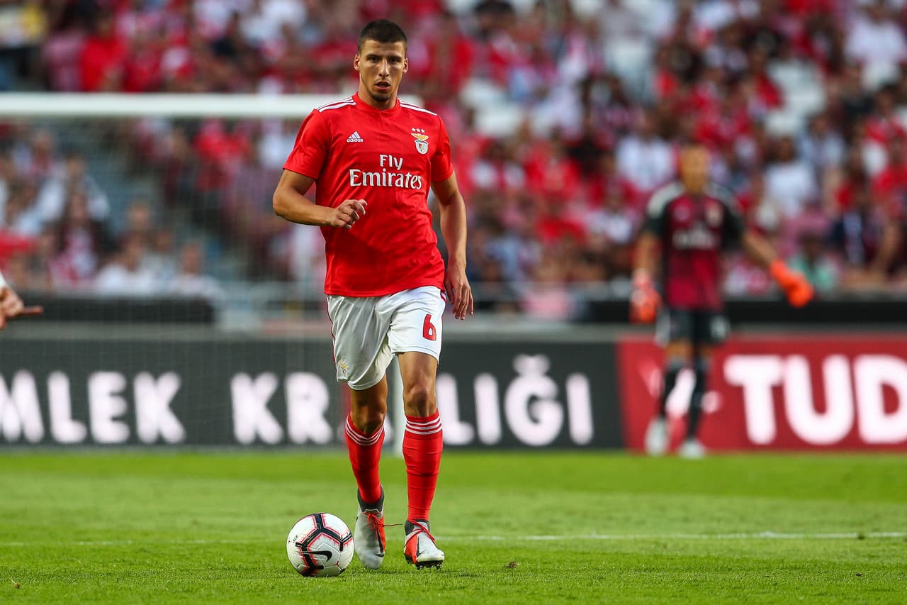 La Juventus quisiera contar con otro portugués más en su plantel junto a Joao Cancelo y Cristiano Ronaldo. Se trata de Ruben Dias, quien actualmente juega para el Benfica.