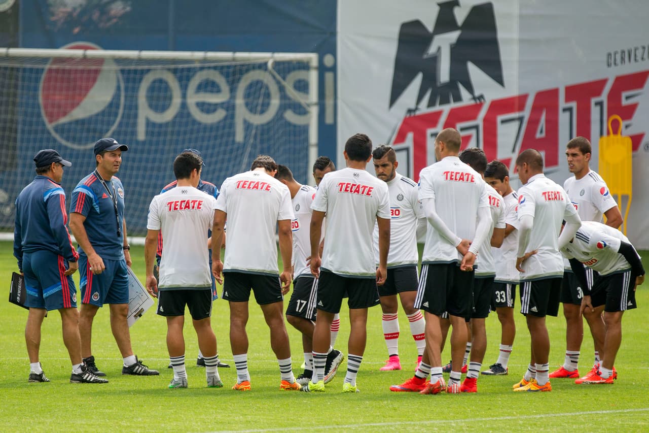 Las dos derrotas sufridas en el inicio de torneo han calado hondo en Guadalajara, los veteranos le echan la culpa a los juveniles por su falta de compromiso y amor a la camiseta.