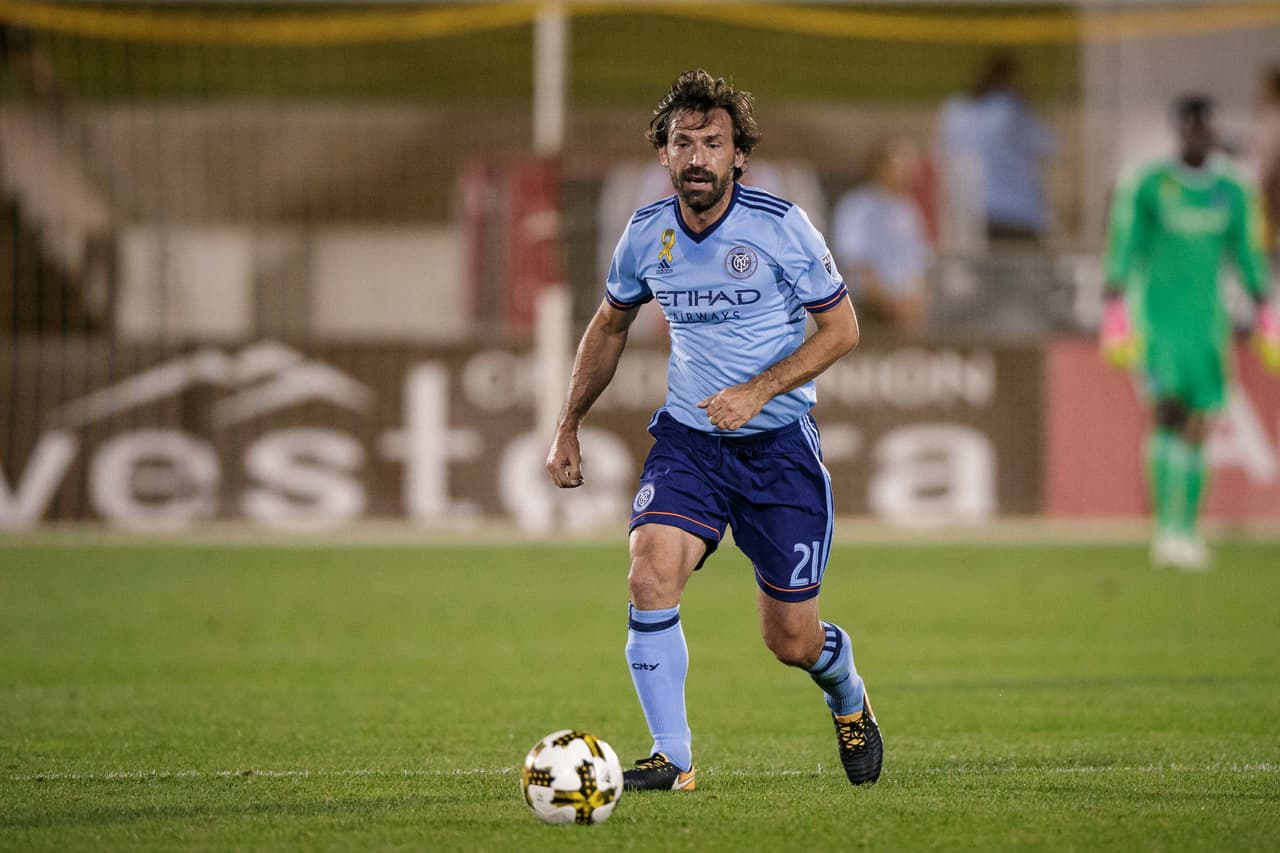 Andrea Pirlo se despidió del fútbol tras la campaña 2017 de la MLS con NYCFC, dejándolo sin posibilidades de levantar el trofeo de la MLS. Claro está que 'Il Maestro' se despide con un armario lleno de trofeos conseguidos a lo largo de su increíble carrera.