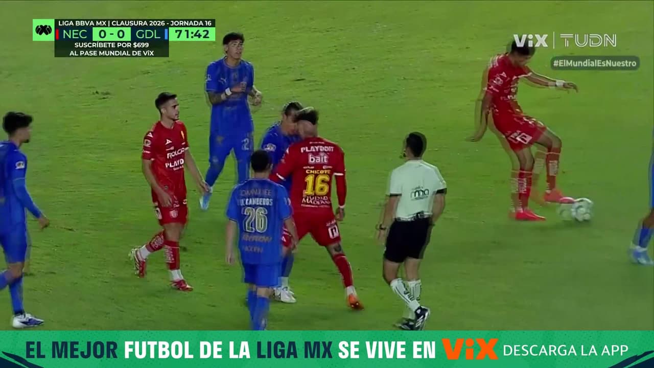 Bronca: El Chicote Calderón y el Oso González se hacen de empujones