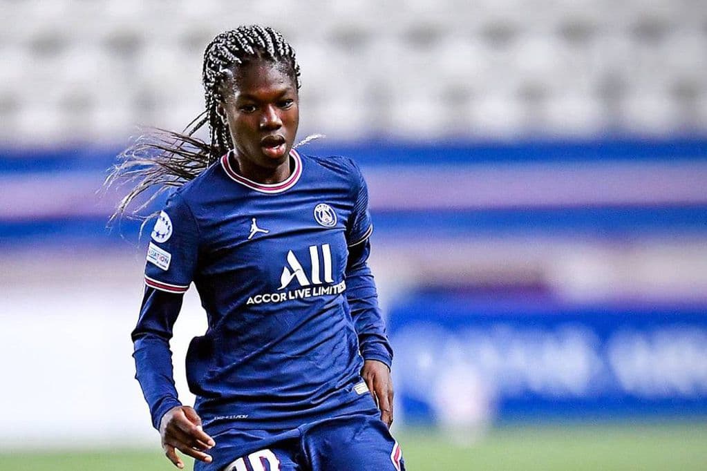 Jugadora del PSG, detenida por agresión a compañera, niega los cargos