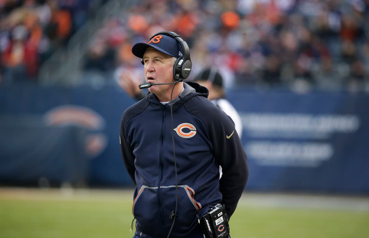 CHICAGO BEARS - John Fox. En su primer año no se ha visto nada distinto de los Bears con respecto a otras temporadas. El ritmo inconsistente sigue siendo la característica de este equipo que lleva muchos años sin poder sacudirse la monotonía.