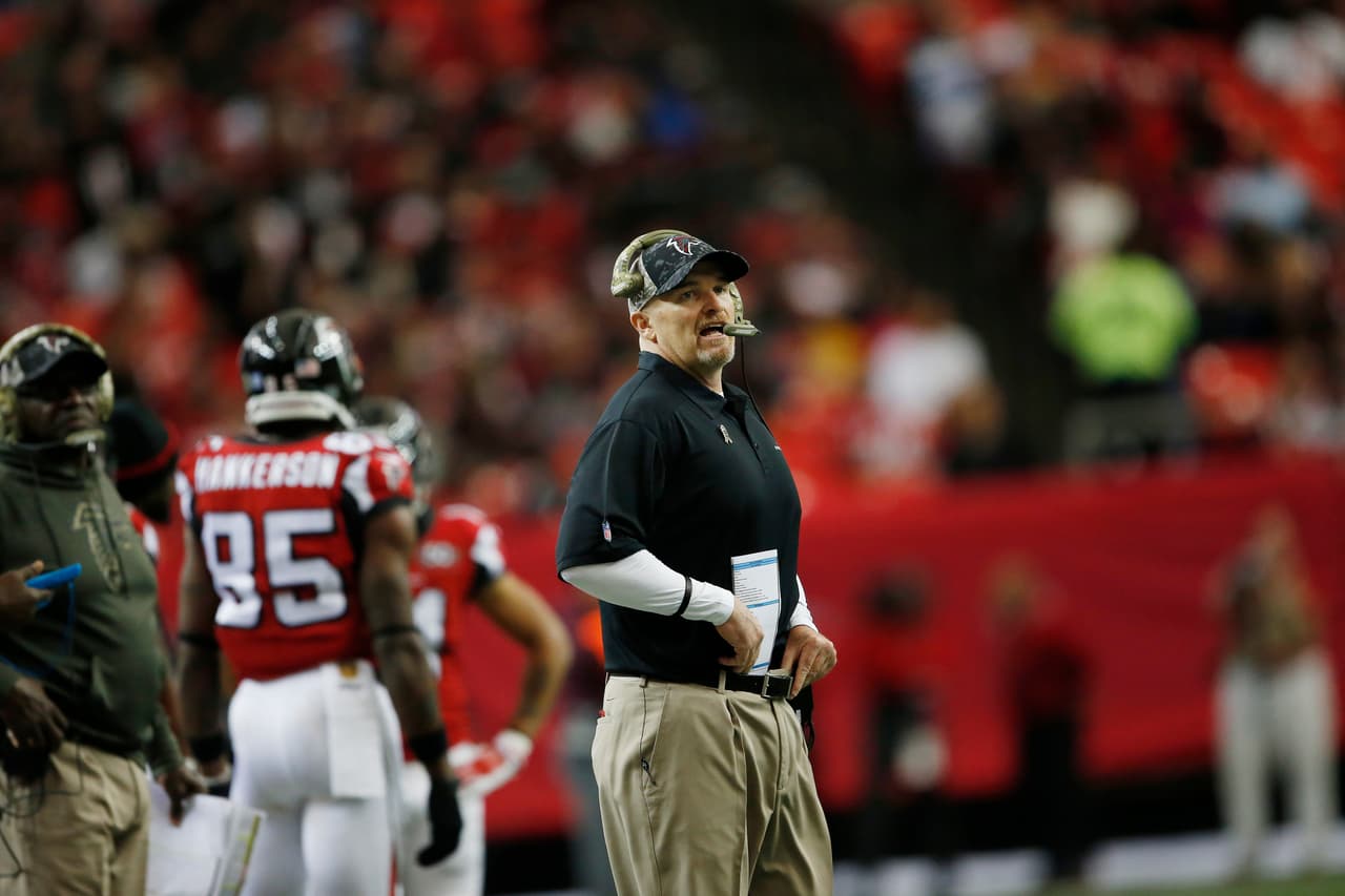 ATLANTA FALCONS - Dan Quinn. El ex coordinador defensivo de los Seattle Seahawks empezó con los Falcons en forma brillante, pero luego las cosas se nivelaron, a tal grado que Atlanta puede quedar con marca perdedora. De cualquier forma salvaría su trabajo gracias al arranque que tuvo.