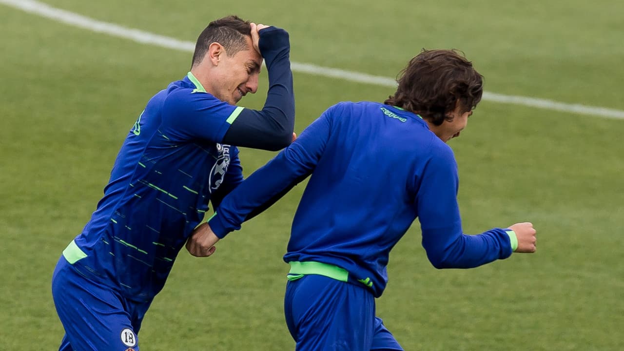 "Parezco, pero no soy su papá", Guardado aclaró el 'incidente' del Aeropuerto con Diego Lainez