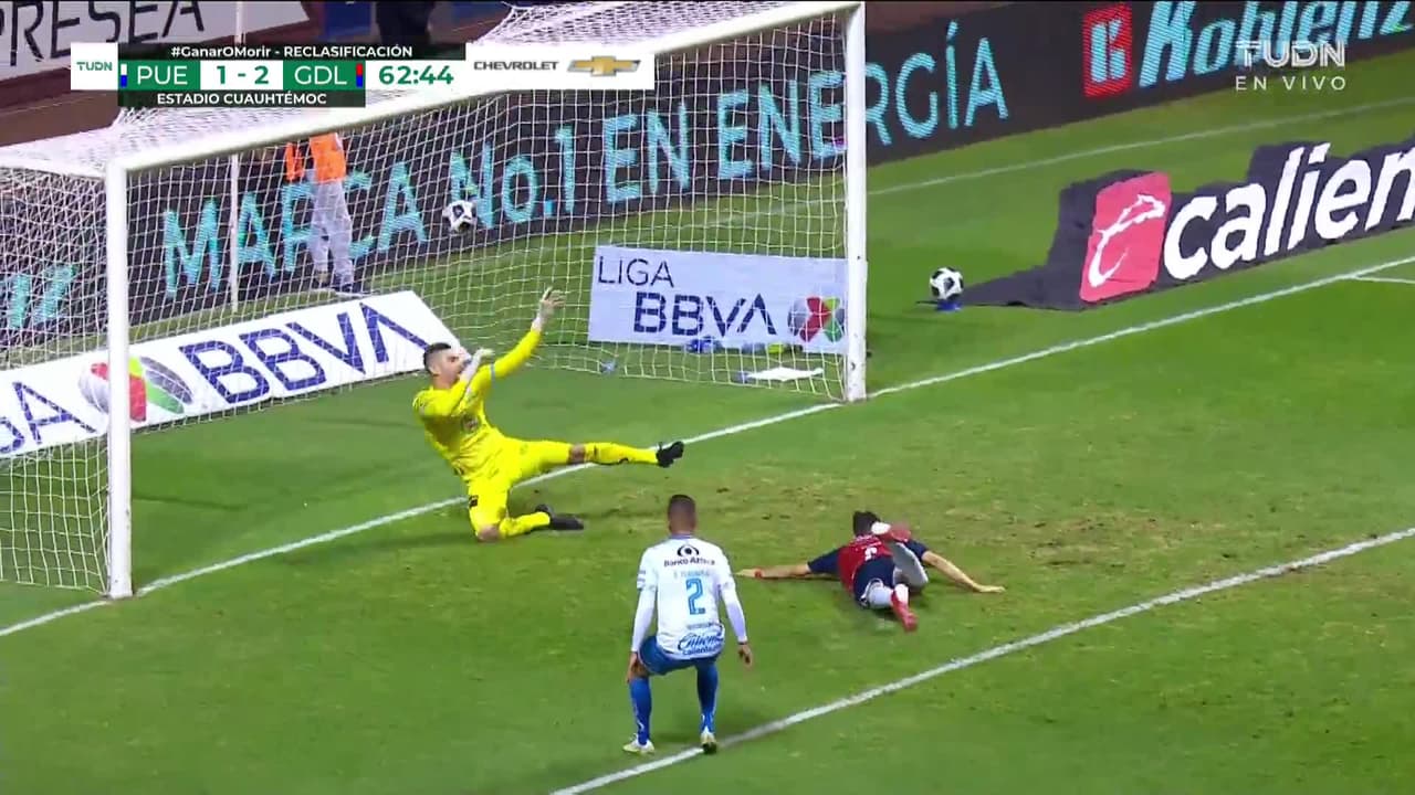 ¡GOL!  anota para Guadalajara. Alejandro Mayorga