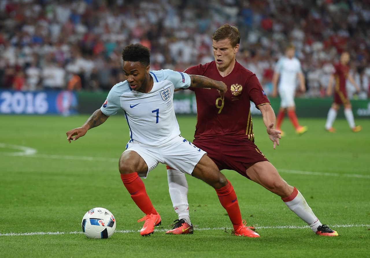 Sterling fue de los jugadores que menos lucieron en el terreno de juego, el 7 de los ingleses pasó de noche en el terreno de juego.