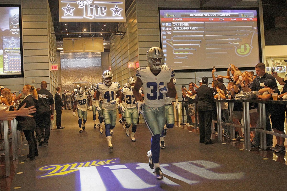 ESTE / Dallas Cowboys: Byron Jones, CB: Calificación: B