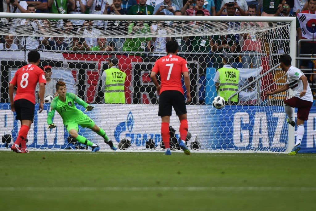 66.- Carlos Vela (México) al minuto 26, de penalti. Corea del Sur 0-1 México.