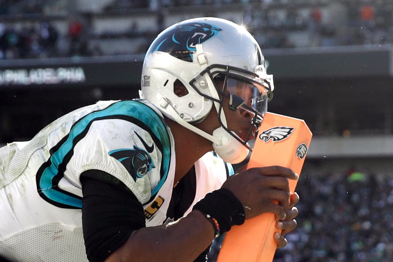 Cam Newton jugará contra Baltimore pese a dolor en el brazo