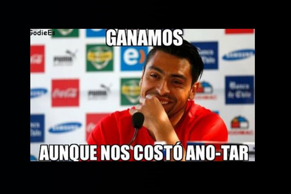 Mira los mejores memes del 'dedazo' de Gonzalo Jara a Edinson Cavani en el partido Chile-Uruguay en cuartos de final de la Copa América 2015 (Twitter).