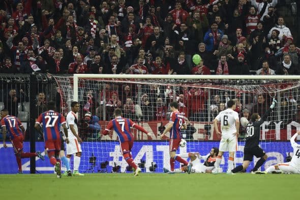 El complemento sería una fiesta total para los alemanes, pues desde el silbatazo vendría una cascada de goles.