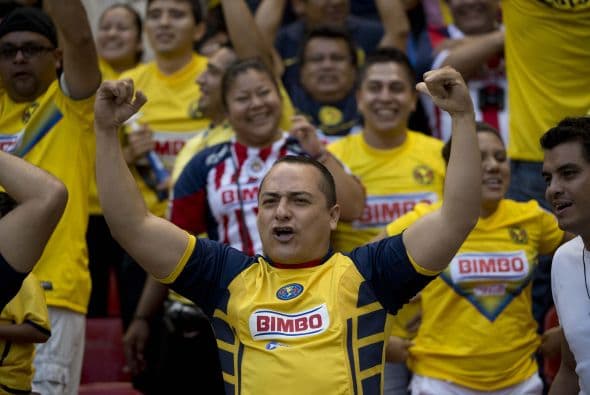 Un promedio de 22.939 aficionados por partido fueron a los estadios en México, contra un promedio de 25.343 que tuvo en la temporada 2012/13. los estadios mexicanos solo se llenaron en un 50% en promedio, afectados por la fuerte subida de los precios de las entradas.