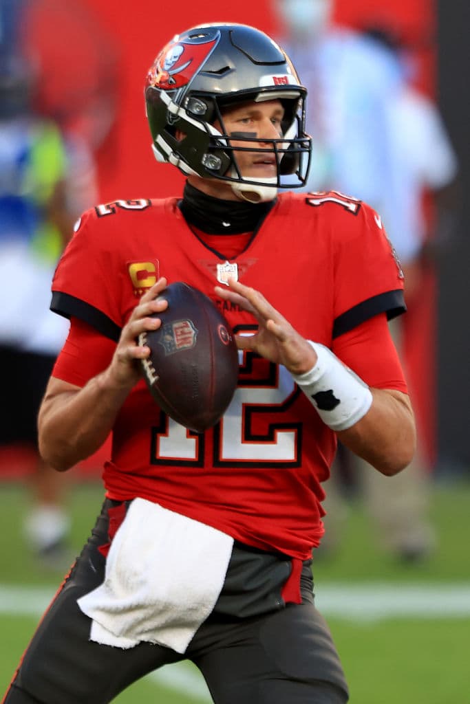 Además, el hombre nacido en San Mateo, California, también posee el récord de más yardas aéreas con 3,039 en el gran juego.
<br>