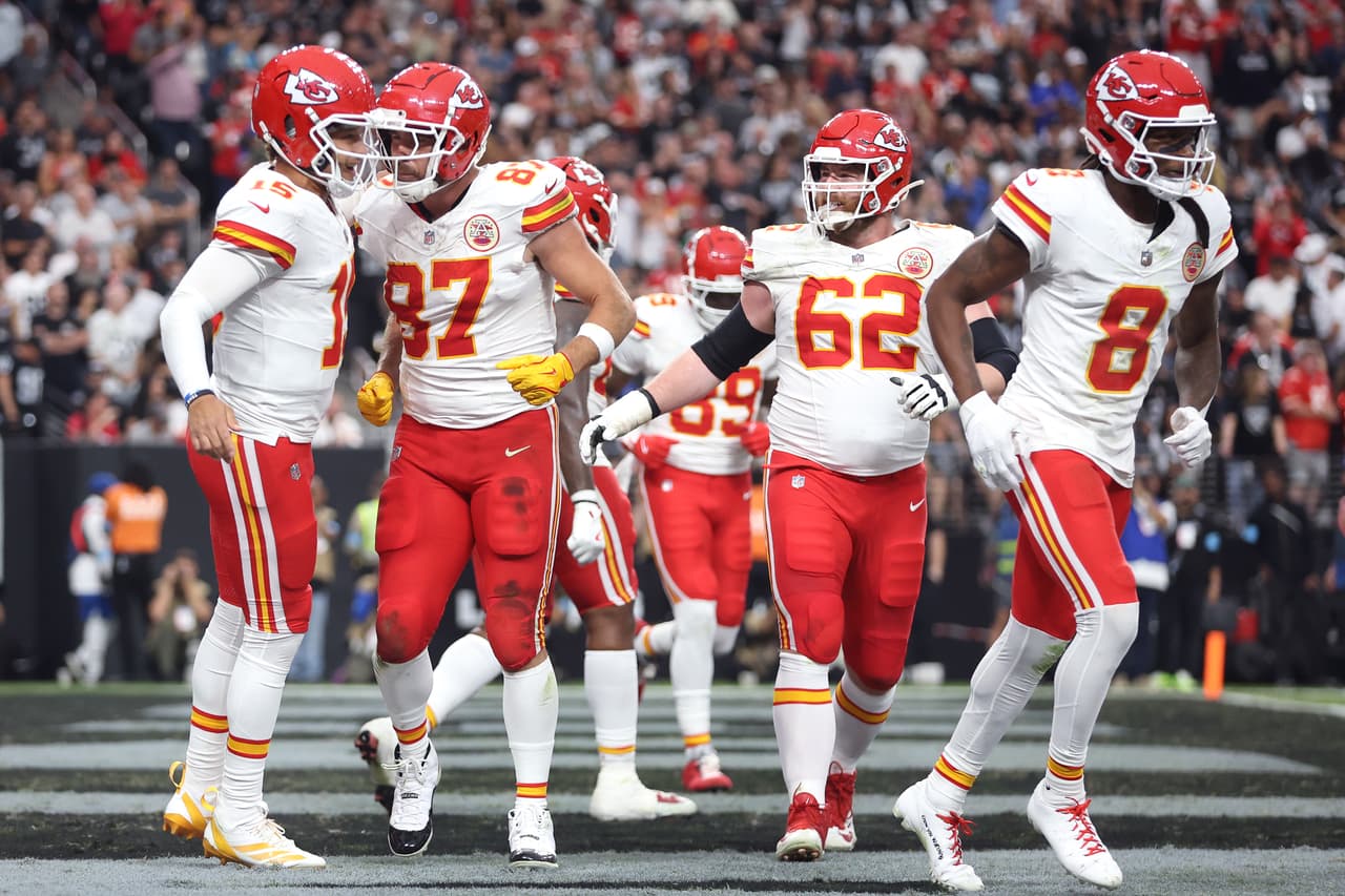 Chiefs sale de Las Vegas con bono extra al vencer a Raiders