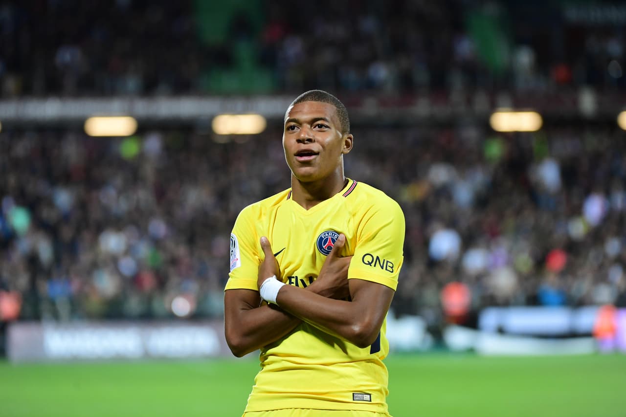 Su popular festejo tendrá que ser visto, por los ojos desacostumbrados, con el escudo del multimillonario equipo.