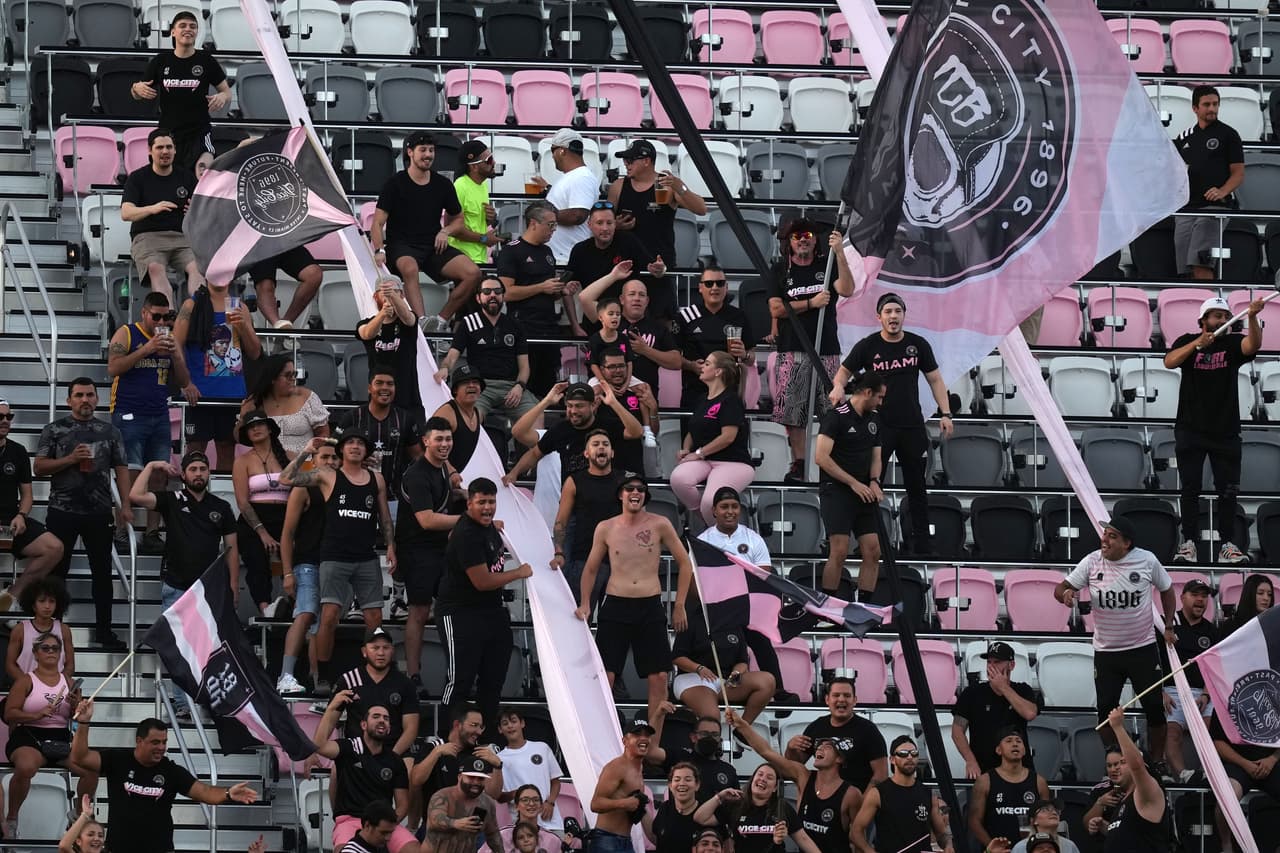 No lo pasaron tan bien los aficionados de Inter Miami CF, que fueron testigos de la victoria 5-0 de New England Revolution sobre su equipo.
<br>