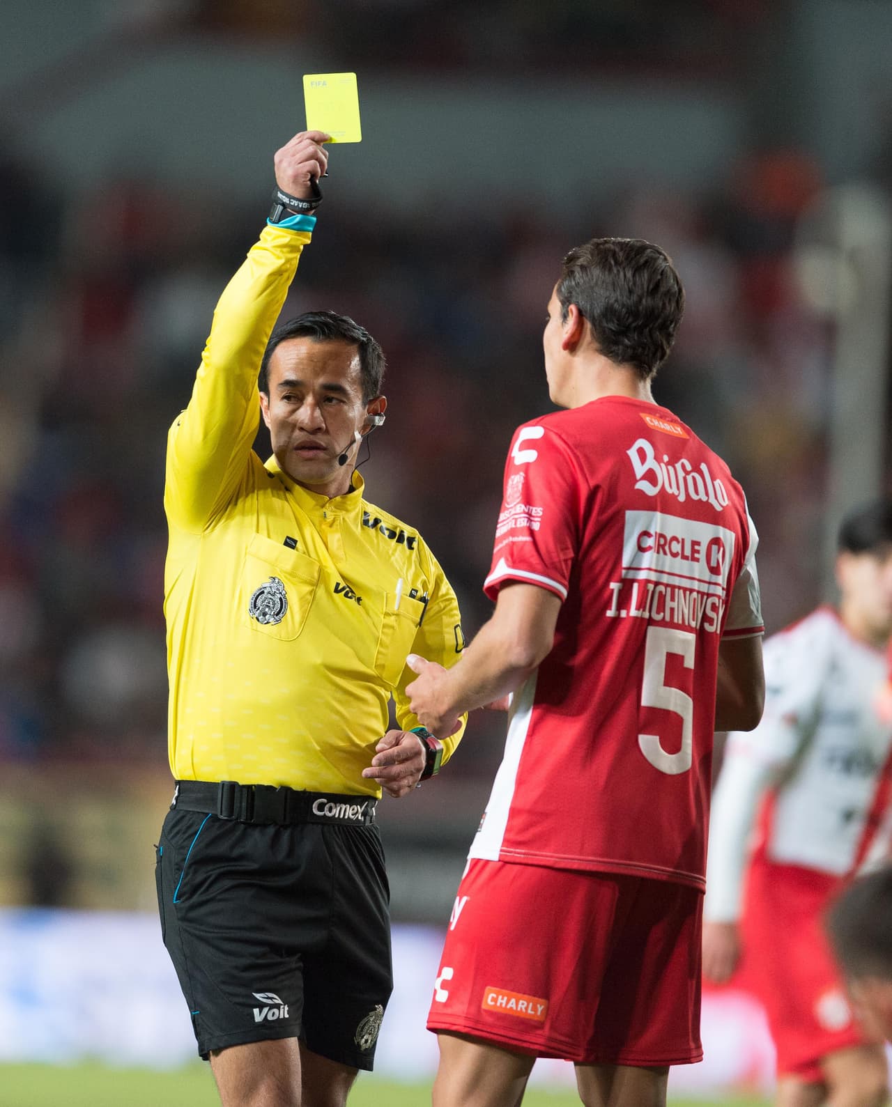 Jorge Isaac Rojas tuvo un encuentro tranquilo sin mayores polémicas, en el que sólo requirió de tres tarjetas amarillas para controlarlo.