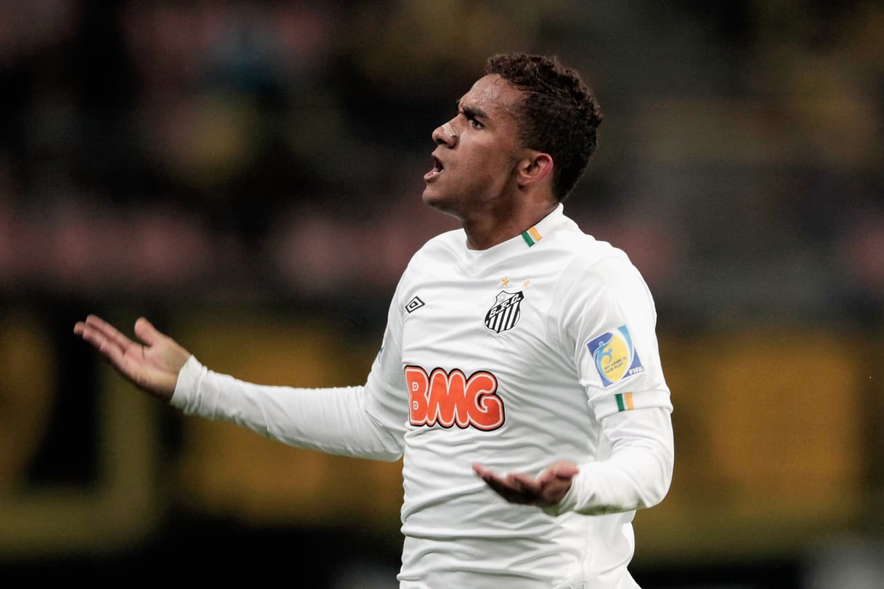 Justo antes de dar el salto a Europa, 
<b>Danilo </b>consiguió quedar campeón de la 
<b>Copa Libertadores</b> del 2011 jugando para en Santos F.C. En la final vencieron al Peñarol de Uruguay.