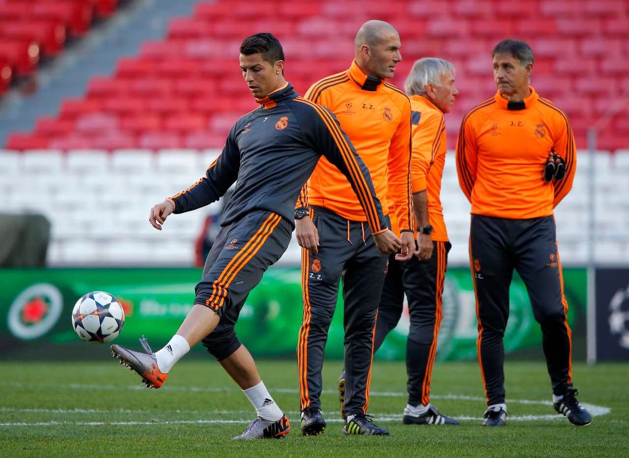 Zidane con Cristiano Ronaldo en una práctica del Madrid