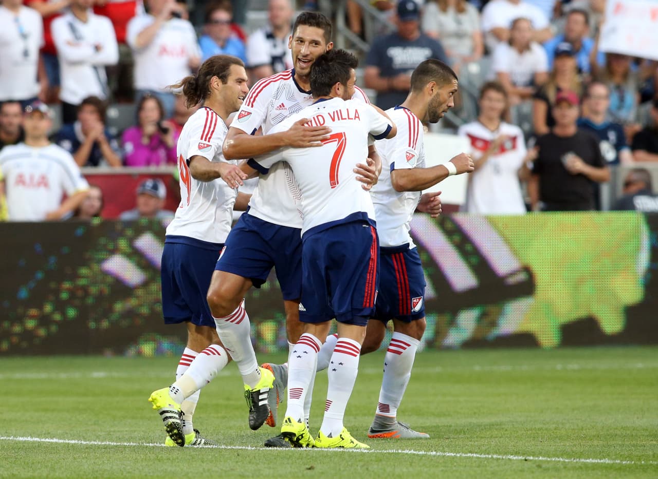 David Villa aumentó la ventaja para los All-Star al minuto 23, tras una asistencia de Kaká.