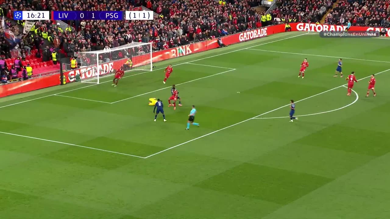 ¡TIRO ATAJADO! disparo por Bradley Barcola.