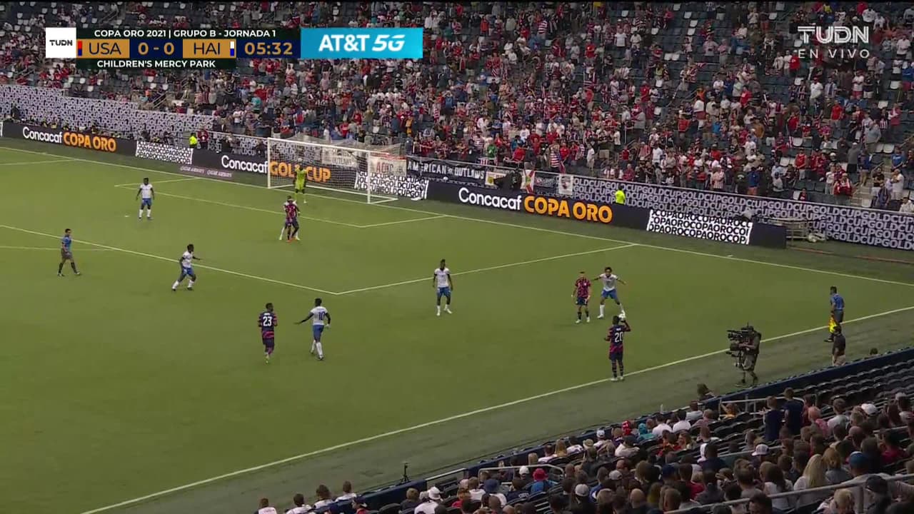 ¡TIRO ATAJADO! disparo por Gyasi Zardes.