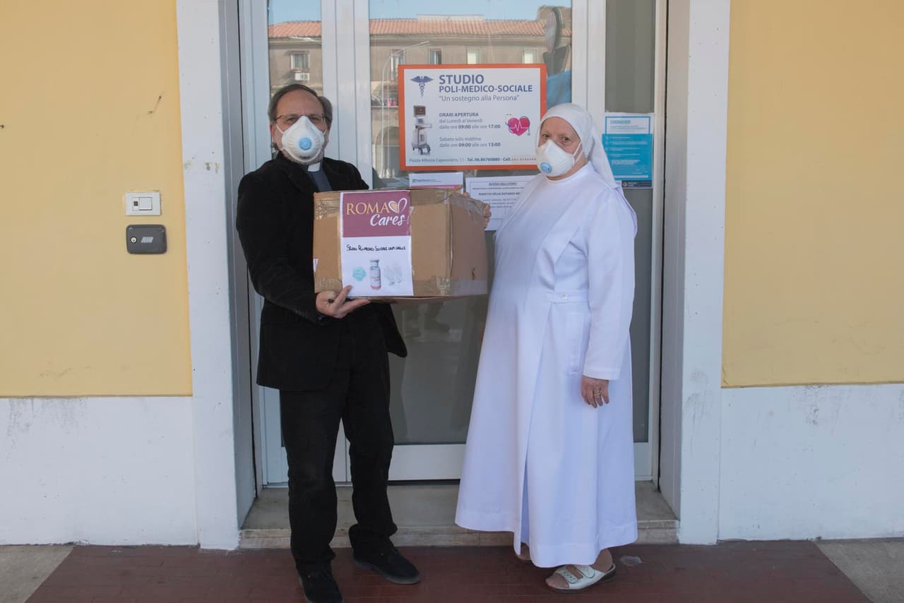 Han enviado ayuda a hospitales de la ciudad para que estos atiendan a más gente.