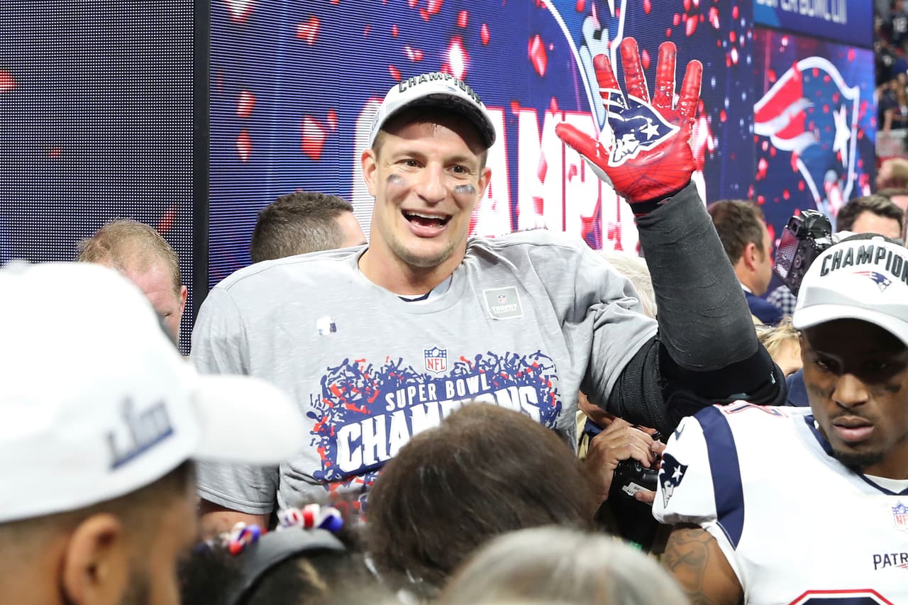 Gronkowski estuvo muy feliz en los festejos de los Patriots al conquistar el Super Bowl LIII en Atlanta.