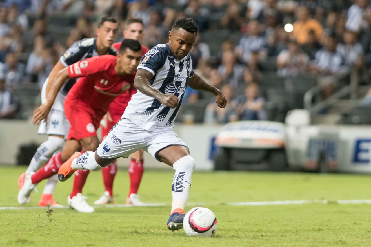 Dorlan Pabón hizo de penal el 1-0 antes del medio tiempo.