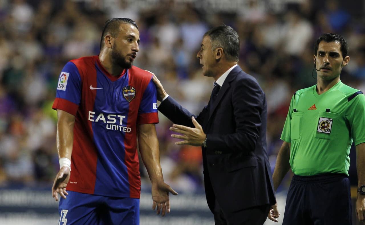 Buscando recuperar algo por su ficha, el Porto lo prestó a clubes españoles como el Córdoba y el Levante. Sin embargo, acabó en Turquía, vendido por menos de seis millones.