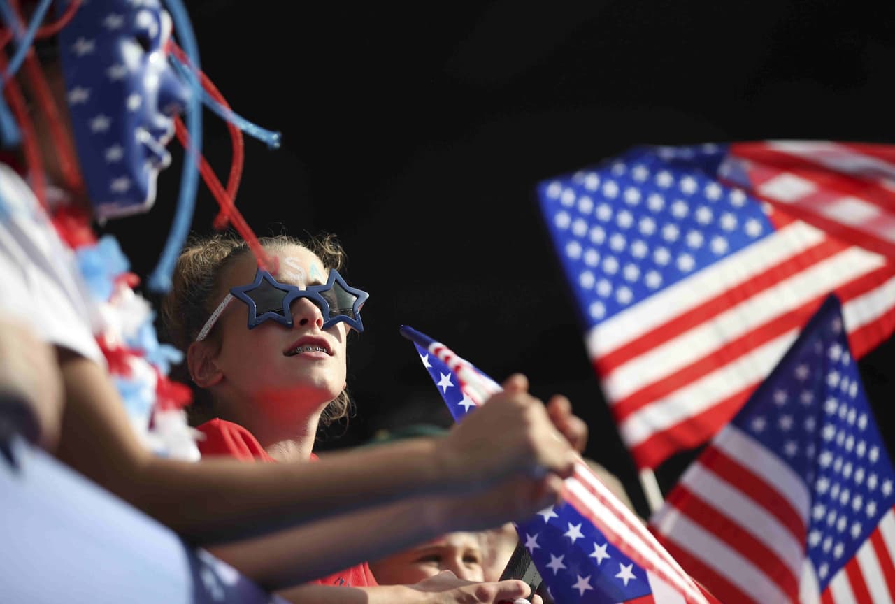 El Parque de los Príncipes fue el escenario para este duelo de Cuartos de Final del Mundial Femenino entre la local, Francia, y Estados Unidos. Para muchos se trata de una Final adelantada, por lo que la alegría entre los fanáticos no se hizo esperar.