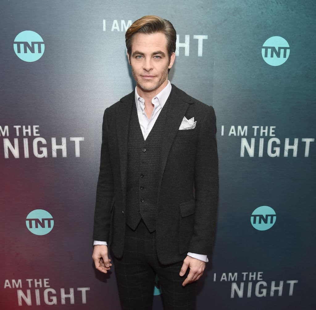 En un universo paralelo donde Peter Parker ha muerto, un joven de secundaria llamado Miles Morales es el nuevo Spider-Man.
<br>