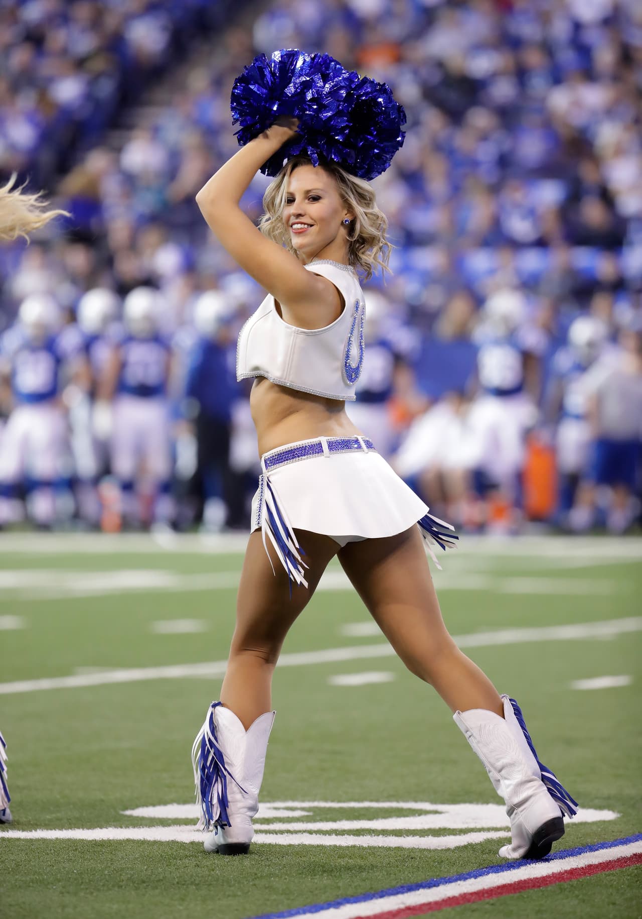 La belleza impactante de las animadoras y la pasión incontenible de los fanáticos le dio alegría a la tradicional jornada del Año Nuevo.