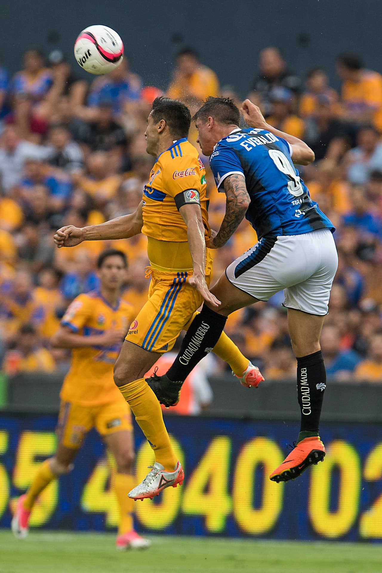Tigres y Querétaro empataron a un gol en partido disputado en el Volcán