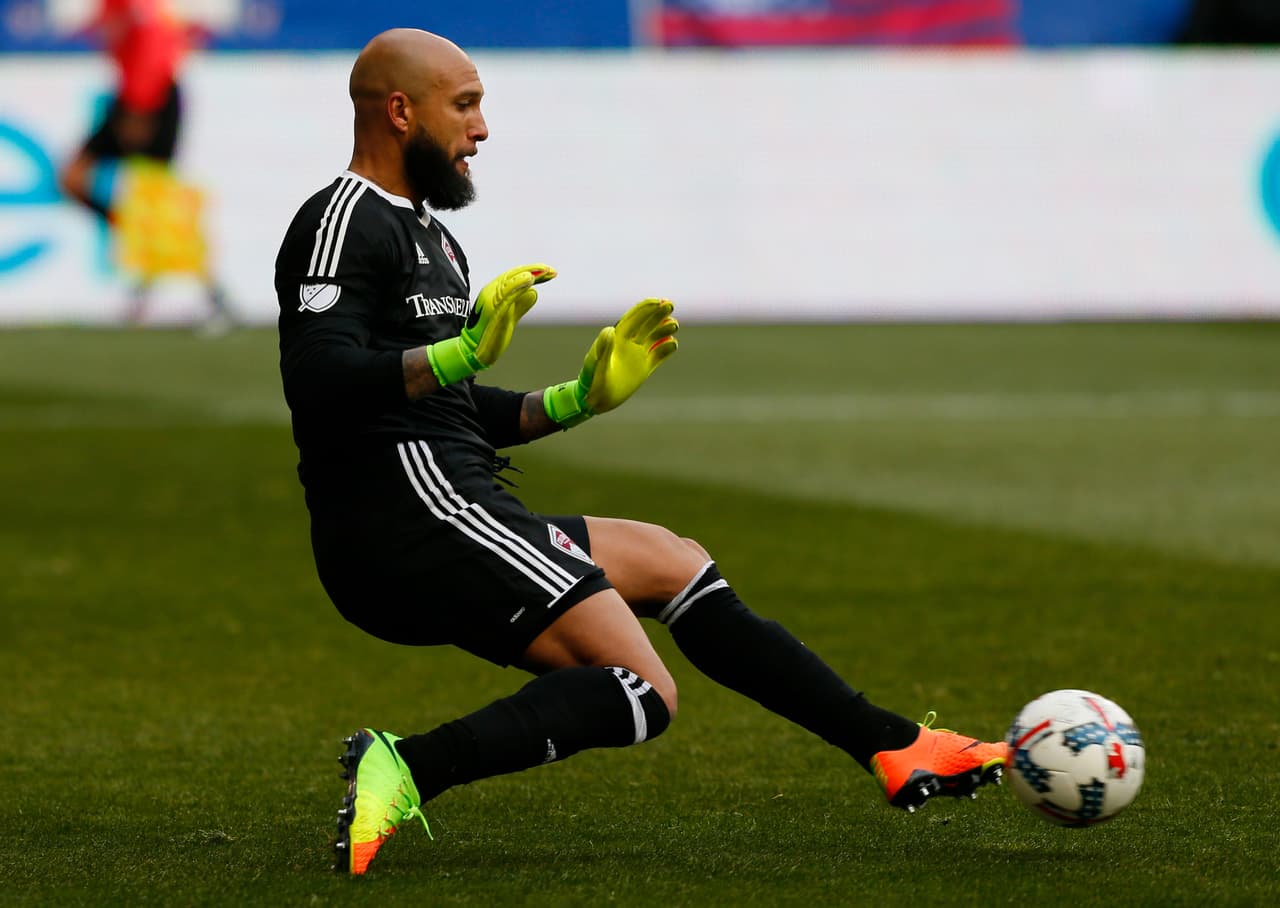 Tim Howard regresó al arco de Colorado Rapids tras casi cuatro meses de recuperación por una grave lesión muscular. Su gran actuación frente a New York Red Bulls hace pensar en una nueva convocatoria a la selección de Estados Unidos. (Crédito: USA Today Images)