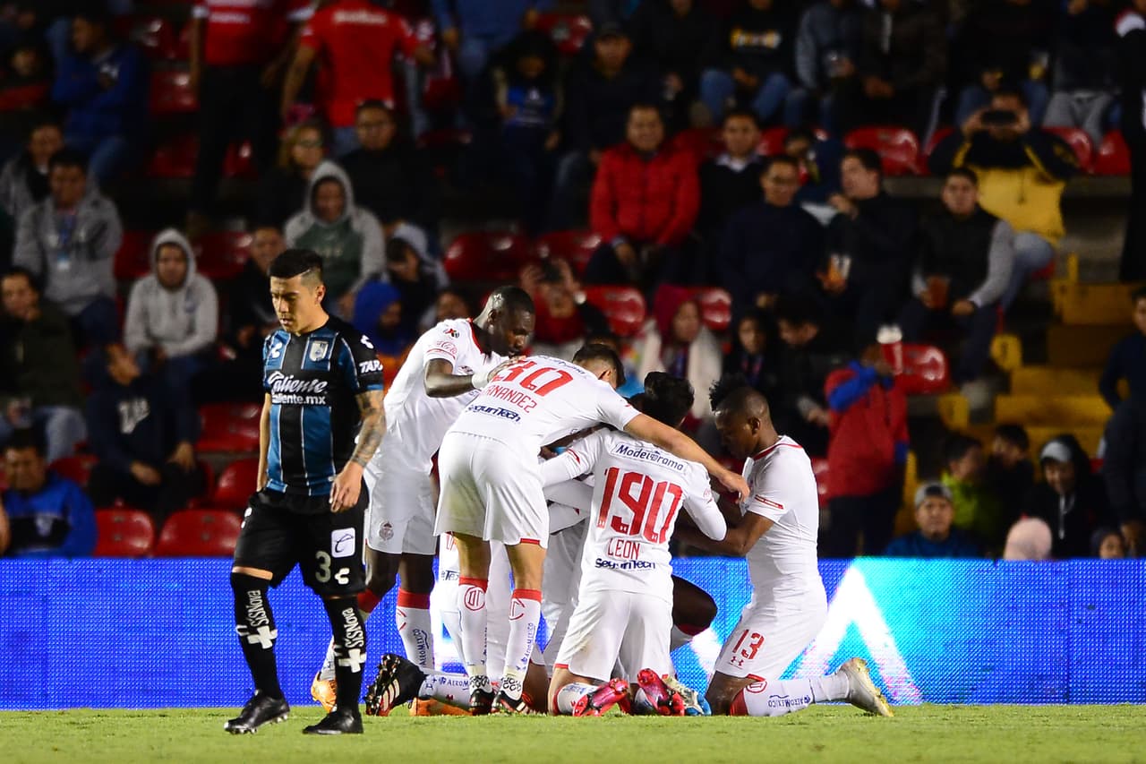 Con goles de Leonardo Fernández y Jorge Aguilar, Gallos y Diablos no se hacen daño y reparten puntos en Querétaro.