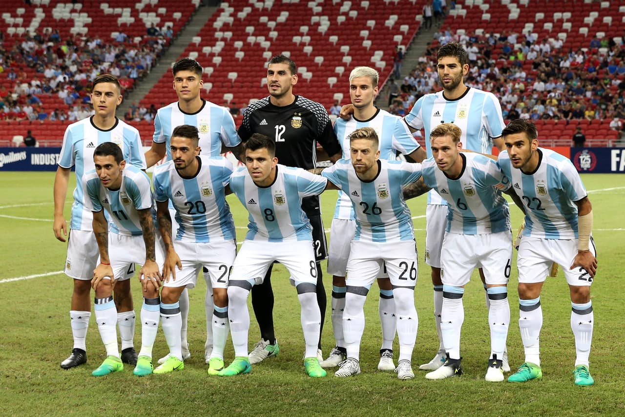 Justamente, el ex entrenador del Sevilla paró este once: Nahuel Guzmán; Mammana, Fazio; Salvio, Biglia, Acuña; Lanzini, Dybala; A. Gómez, Correa, Di María.