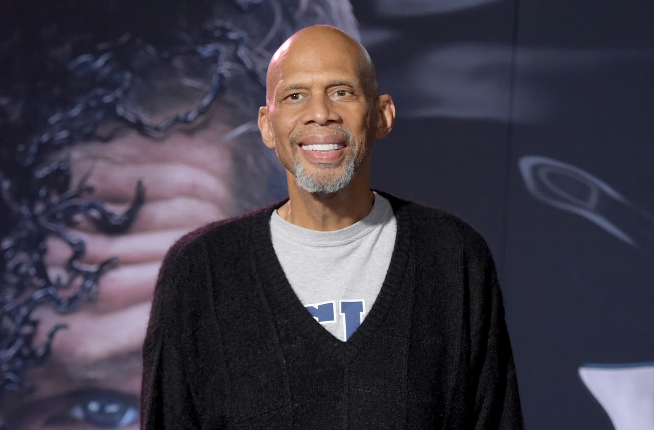 Kareem Abdul-Jabbar donará lentes para protección en California
