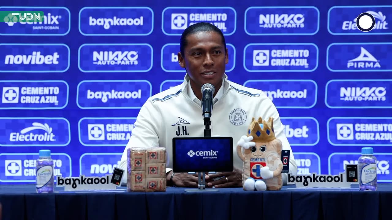 Cruz Azul renueva a Joel Huiqui como su director técnico